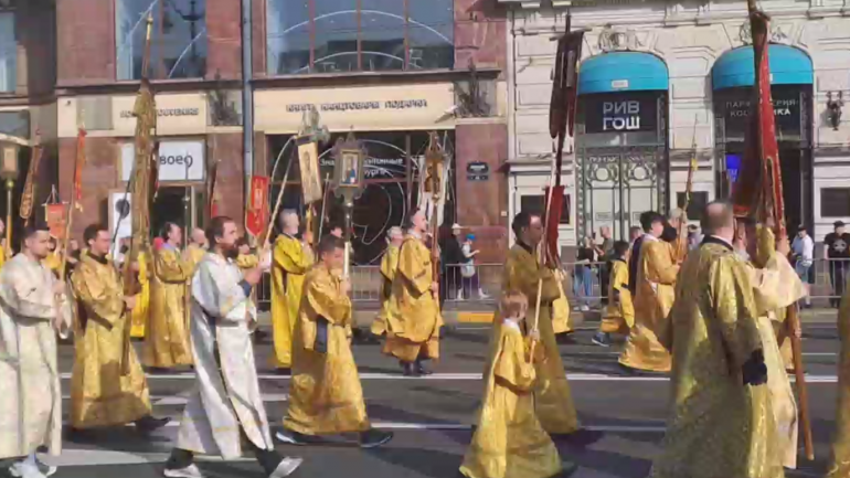 Большой крестный ход по Невскому проспекту в память об Александре Невском: как это было