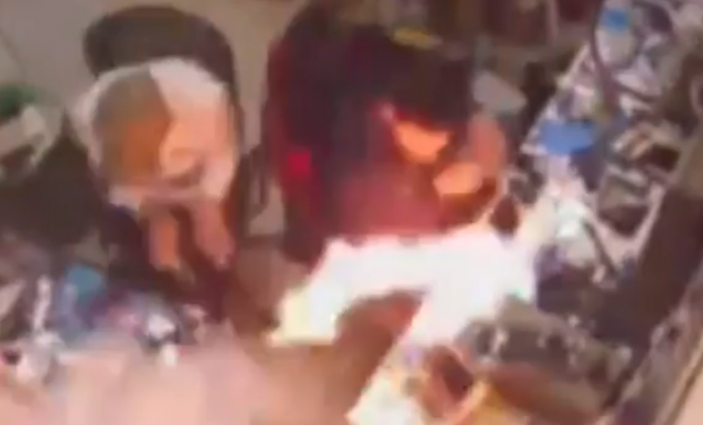 В Ливане при взрывах телефонов и раций пострадали 300 человек, погибли девять