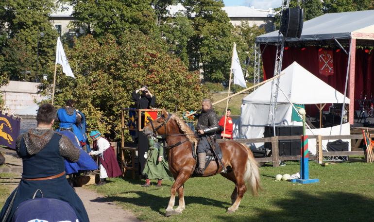 В Петропавловской крепости прошел фестиваль «Битва на Неве»: фото и видео