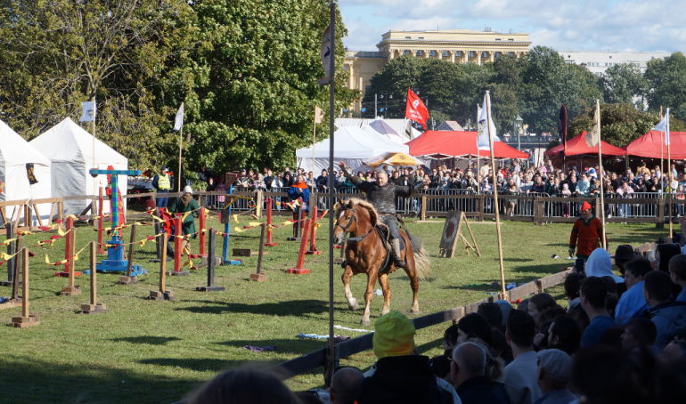 В Петропавловской крепости прошел фестиваль «Битва на Неве»: фото и видео