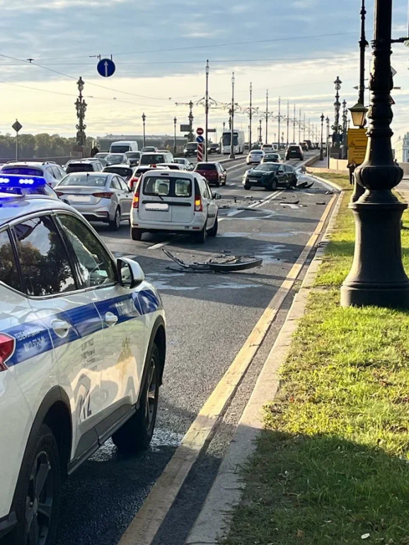 Появилось видео погони за «Порше» и ДТП на Троицком мосту