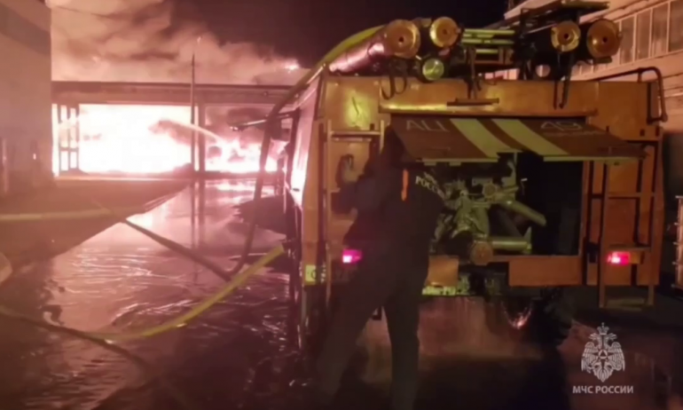 Склад с моторным маслом горит на 2 тысячах «квадратов» под Тулой