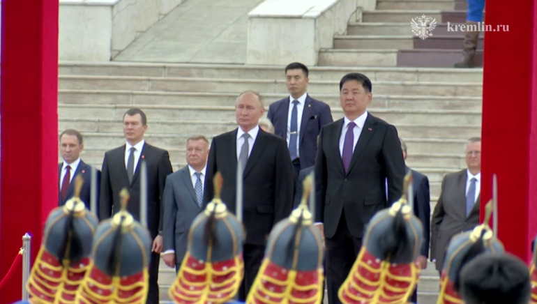 Путин и президент Монголии проводят переговоры в юрте