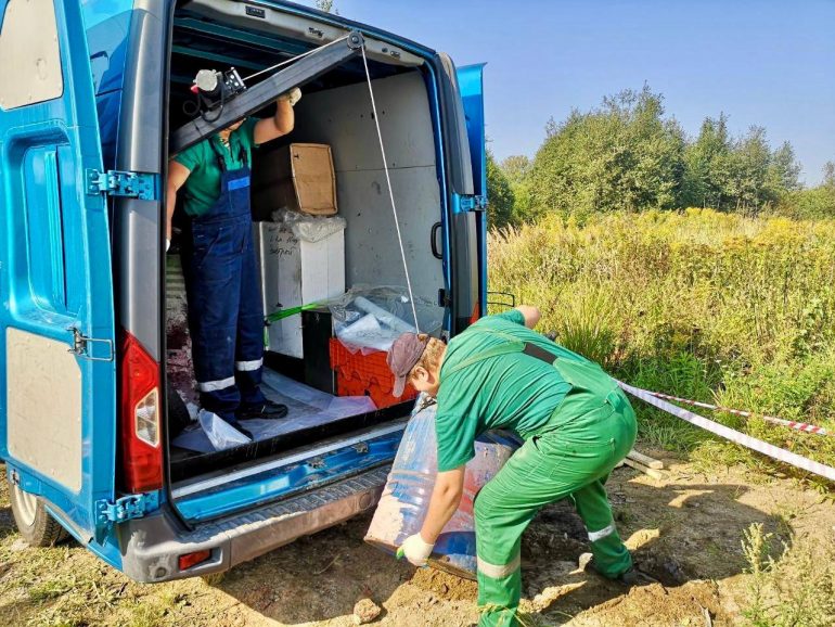 В садоводстве в Красногвардейском районе нашли бесхозные бочки с неизвестным веществом