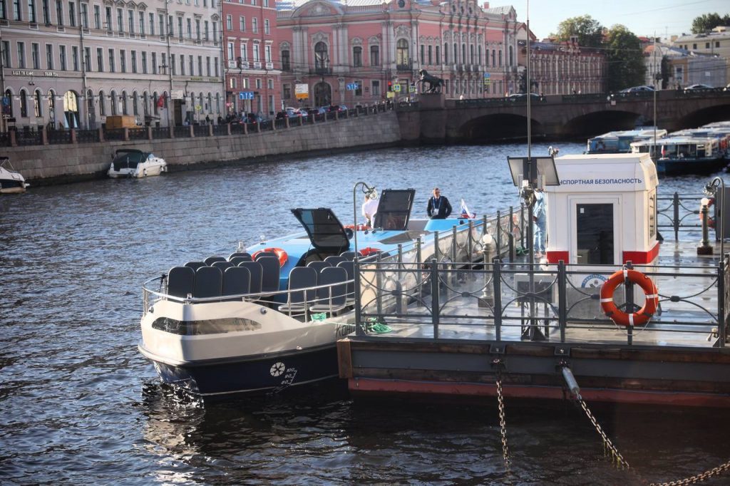 На экскурсионно-прогулочные маршруты выйдет первое в Петербурге электросудно «Мойка 2.0»