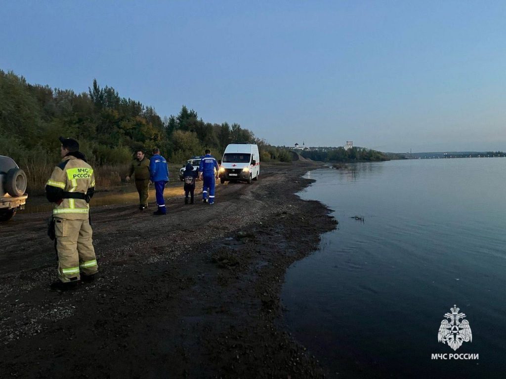 В Башкирии автомобиль с 7-летним ребенком ушел под воду