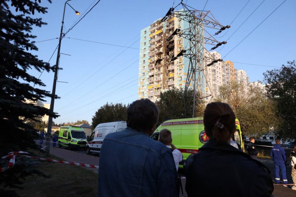 СК возбудил дело о теракте после массированной атаки БПЛА по 9 регионам России