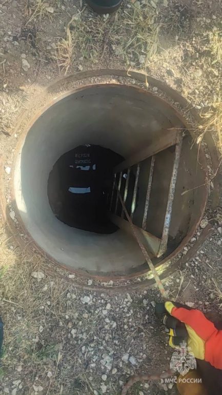 В Москве двое рабочих провалились в люк, выбрался только один