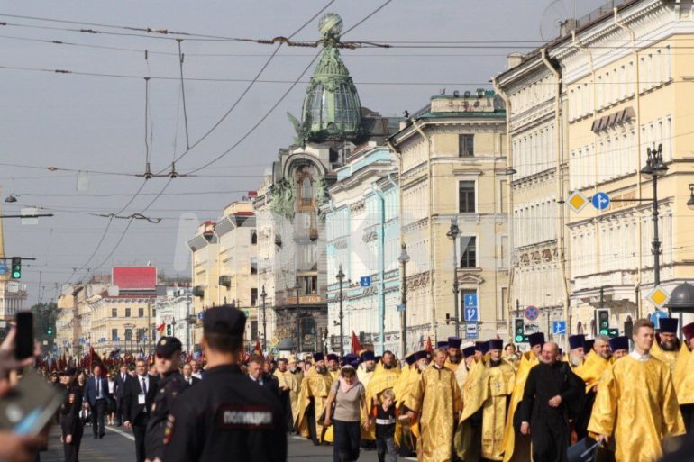 Большой крестный ход по Невскому проспекту в память об Александре Невском: как это было