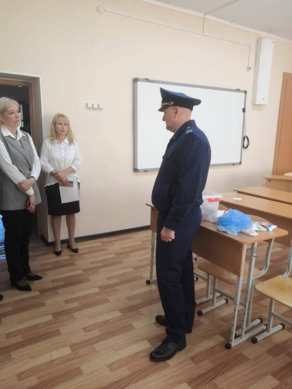 Ученик напал с молотком на школу в Челябинске: что известно к этому часу