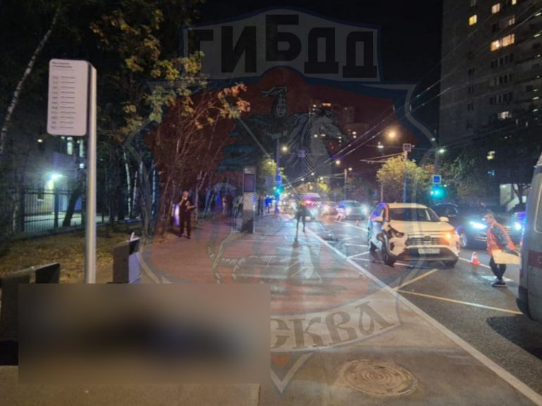 Мигрант, сбивший двоих детей на «зебре» в Москве, отвлекся на телефон