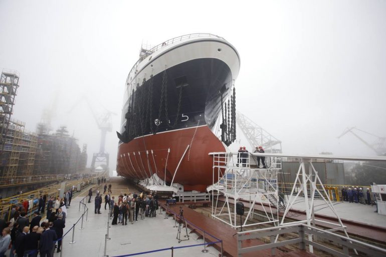 В Петербурге спустили на воду рыболовный траулер «Капитан Юнак»