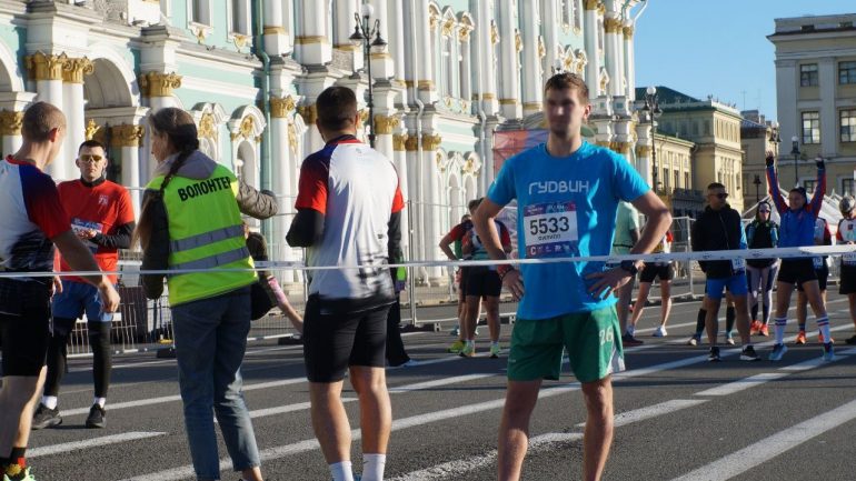 Как бежали спортсмены на полумарафоне «Северная столица»
