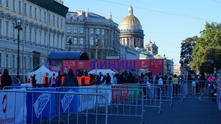 Как бежали спортсмены на полумарафоне «Северная столица»