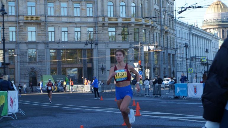 Как бежали спортсмены на полумарафоне «Северная столица»