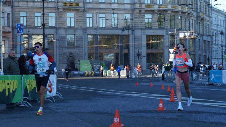 Как бежали спортсмены на полумарафоне «Северная столица»