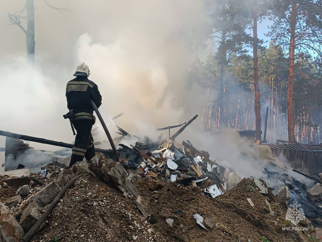 Во Владимире горели хозпостройки на 2,5 тысячи «квадратов»