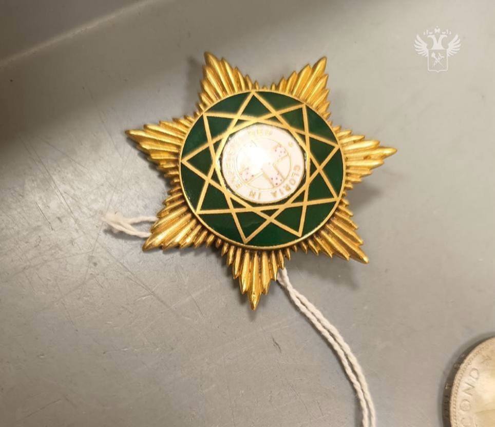 В Домодедово пассажир из Дубая спрятал в ботинке 156 старинных монет