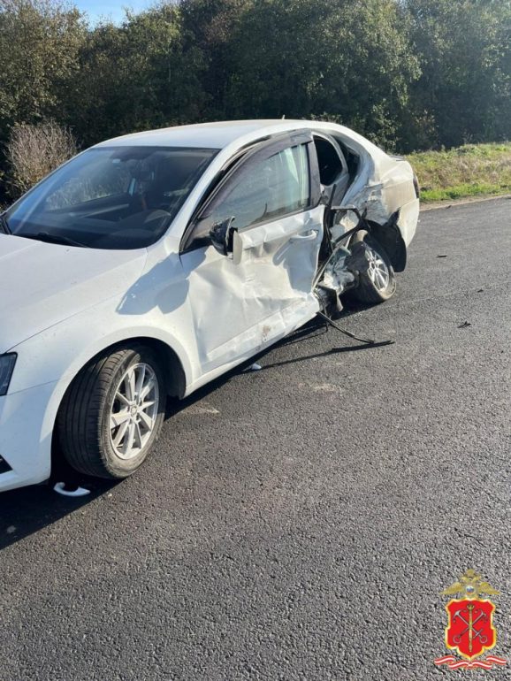 Два ребенка пострадали в ДТП с «Джили» и «Шкодой» в Ломоносовском районе