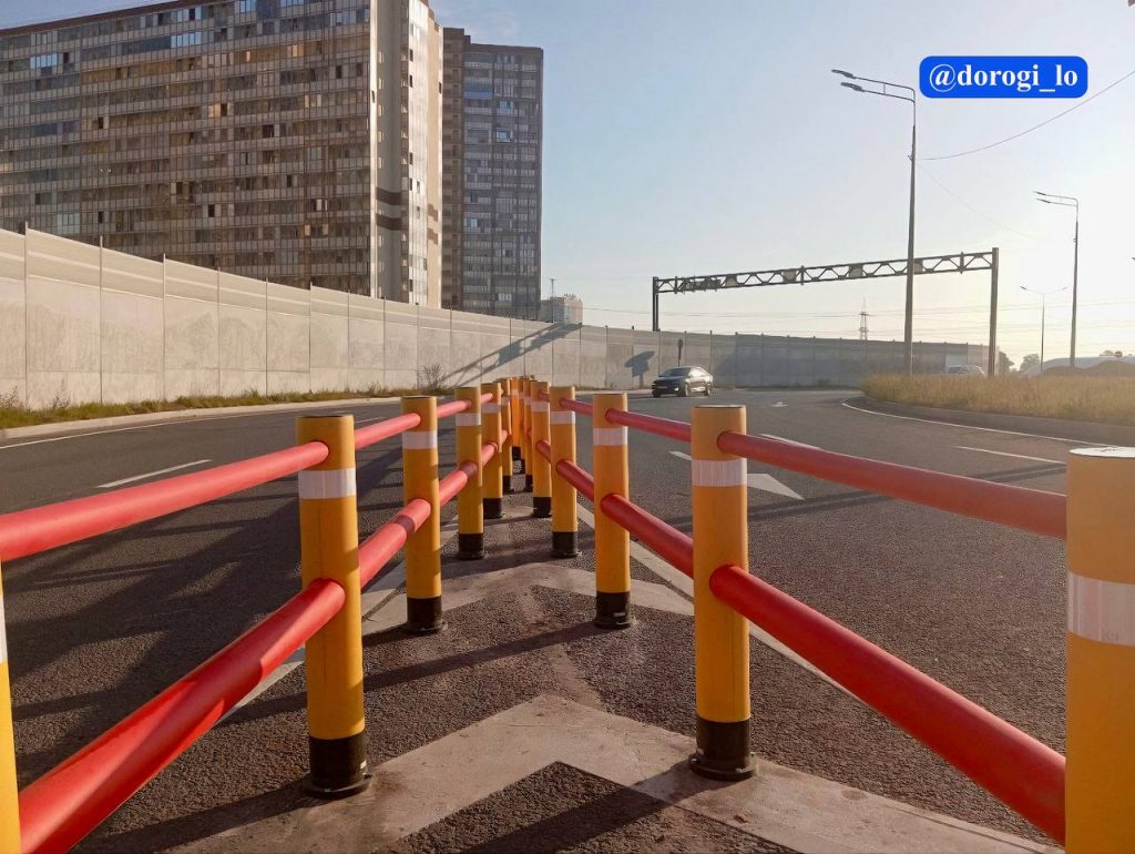 В Мурино поставили новые ограждения на «бублике», чтобы убрать пробки