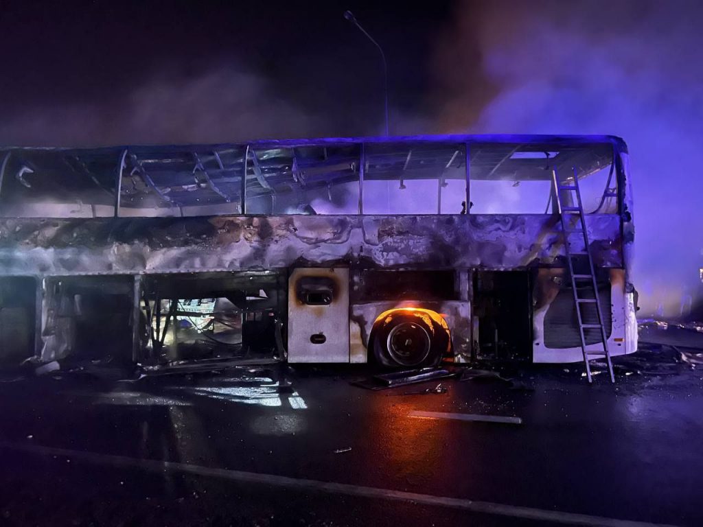 Три человека получили тяжелые травмы в ДТП с фурой и автобусом под Краснодаром