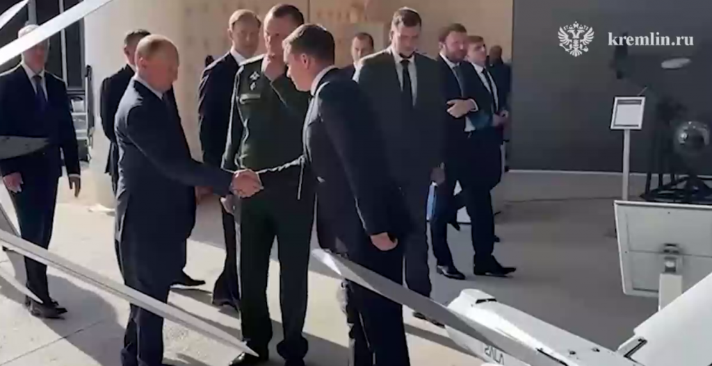 Путин приехал на завод по производству беспилотников в Петербурге