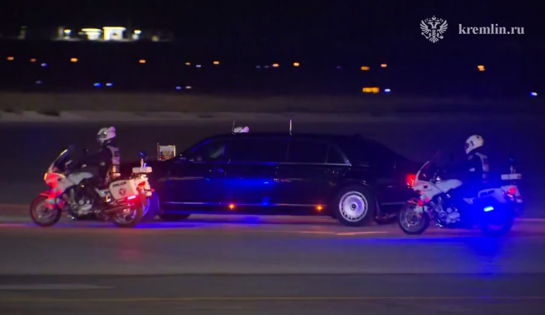 Путина в Улан-Баторе встречал почетный караул в дуулгах