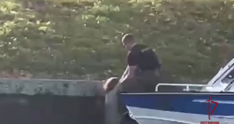 Девушка упала в Большую Невку на Елагином острове