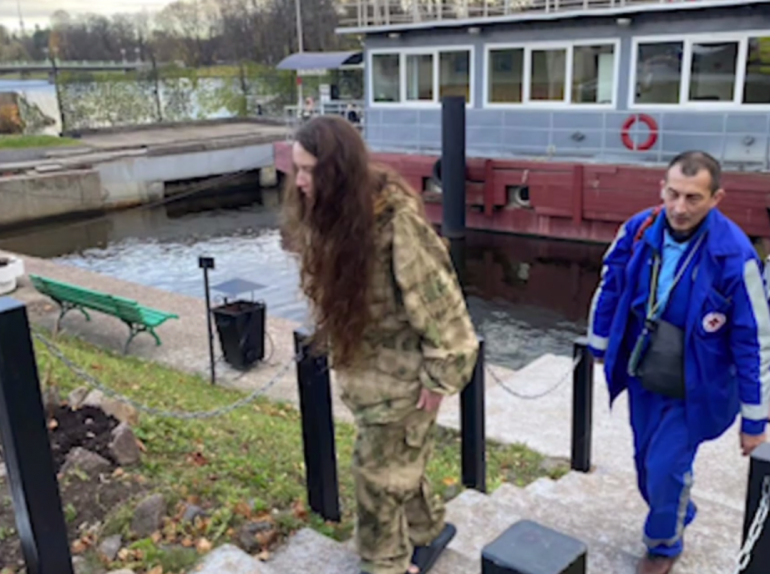 Девушка упала в Большую Невку на Елагином острове