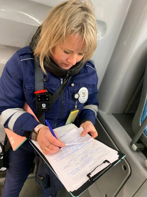 В автобусах Сестрорецка вместе с полицией искали безбилетников