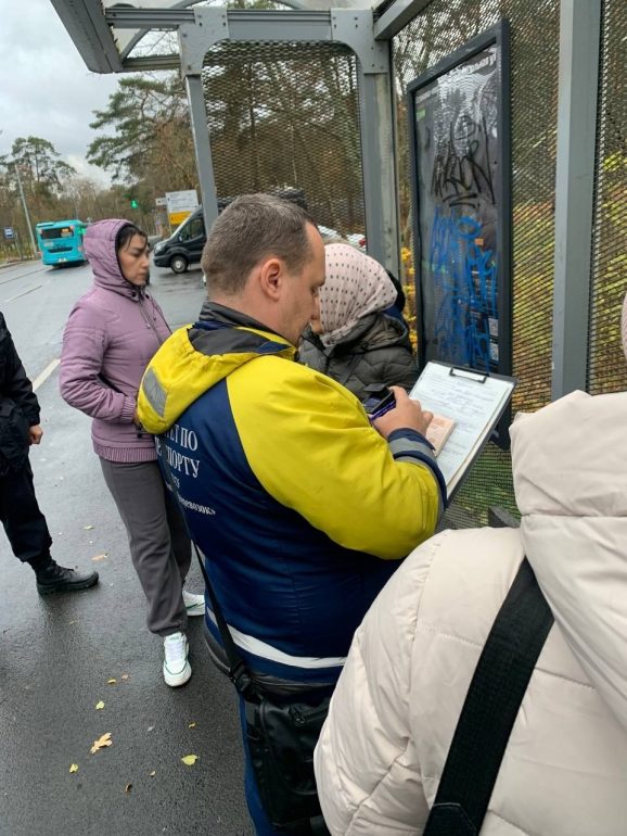В автобусах Сестрорецка вместе с полицией искали безбилетников