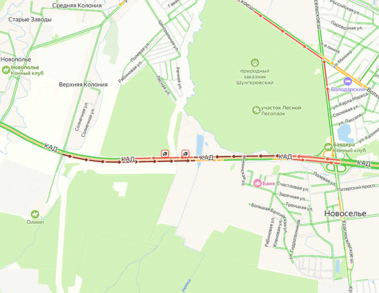 Самосвал и автокран перевернулись на КАД у Новоселья, пробка собирается в обе стороны