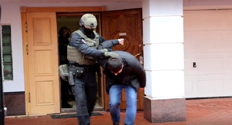 Полиция задержала более 50 цыган в Новосиверской, у них нашли наркотики и оружие