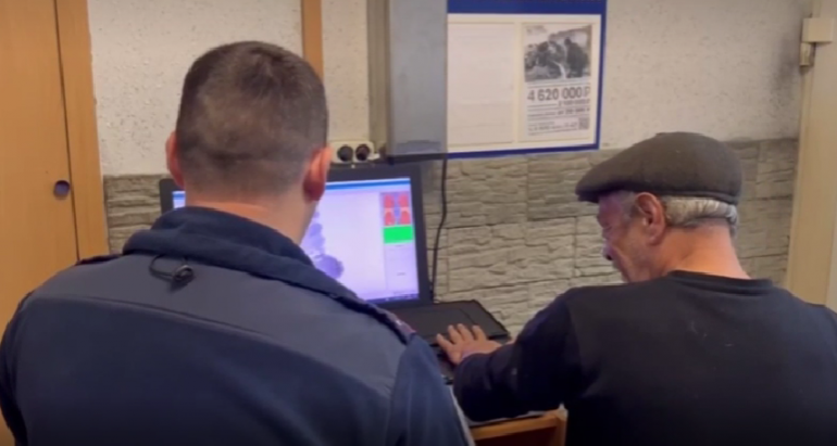 Полиция задержала более 50 цыган в Новосиверской, у них нашли наркотики и оружие