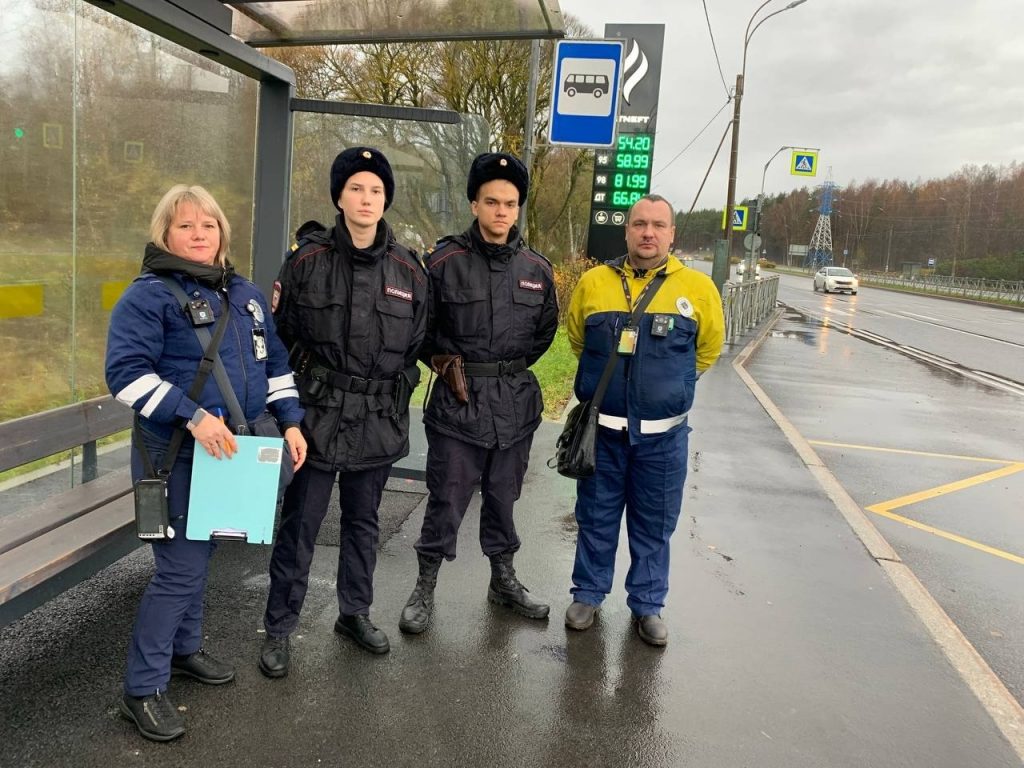 В автобусах Сестрорецка вместе с полицией искали безбилетников