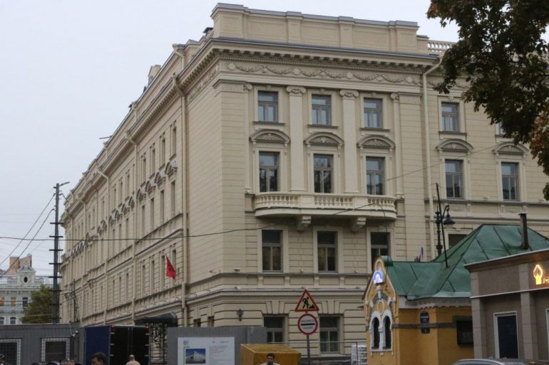 Назначением Бурова профессором Консерватории медиапространство разогрели перед открытием этого учреждения