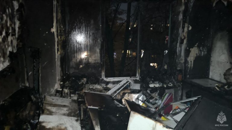 Оставленный на зарядке ноутбук спалил квартиру на Бестужевской