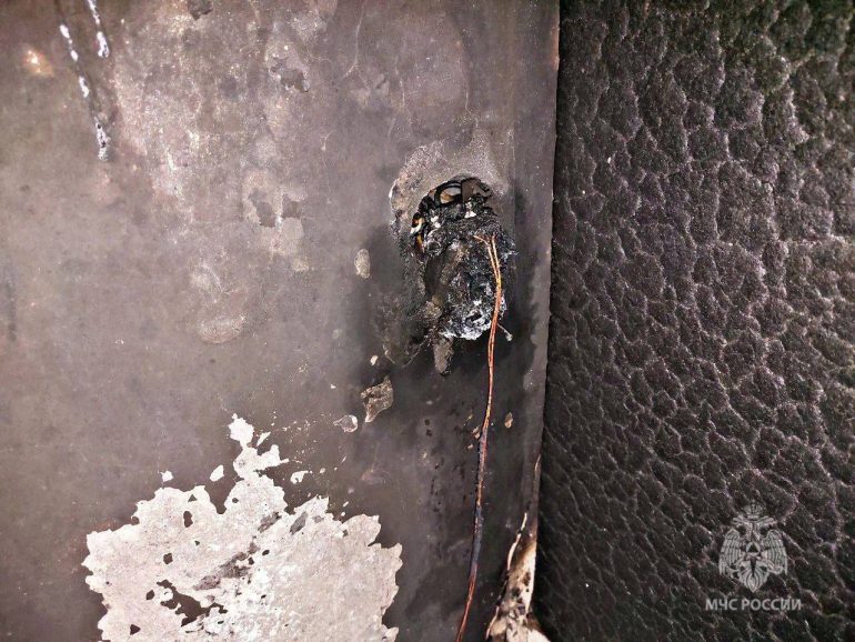 В Кингисеппе из-за пауэрбанка сгорела кровать школьника