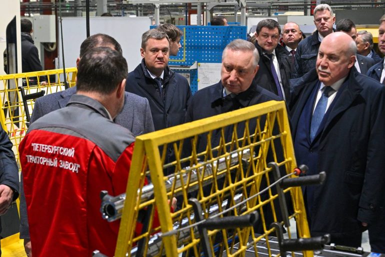 Делегация из Беларуси посетила Петербургский тракторный завод