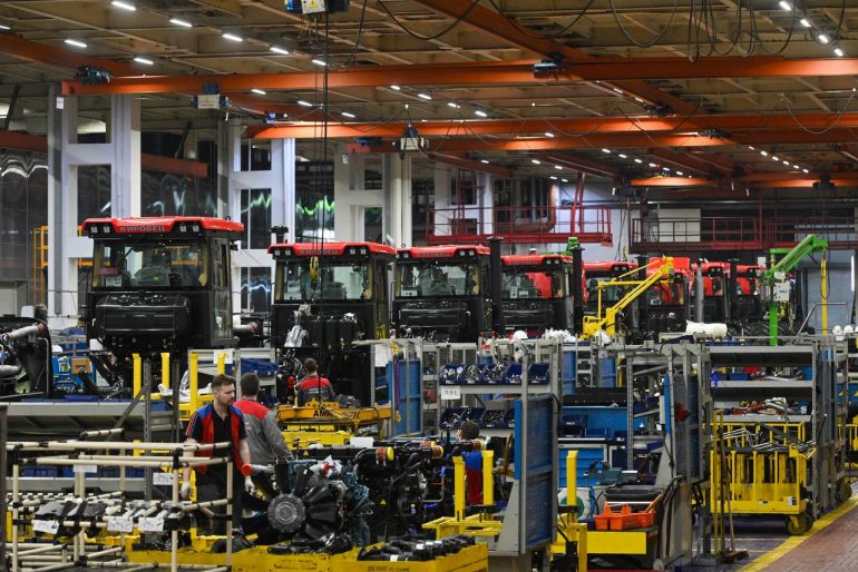 Делегация из Беларуси посетила Петербургский тракторный завод