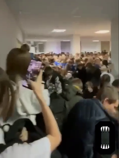 В Ростове-на-Дону 6 тысяч детей ломанулись в гардероб, возникла жуткая давка