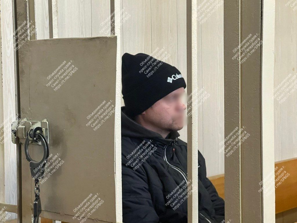 В огонь подбрасывал разный хлам. Суд арестовал обвиняемого в сожжении мужчины на Лиговском